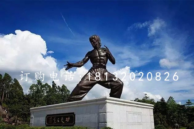 李小龍銅雕，廣場(chǎng)李小龍銅雕