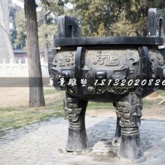 仿古銅鼎，廣場三足銅鼎