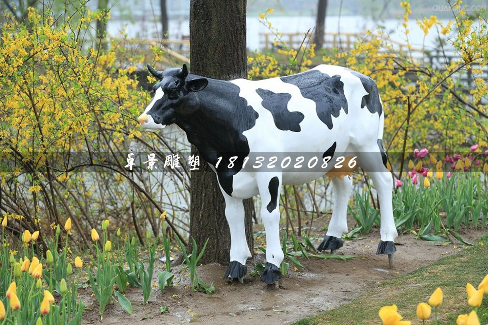 奶牛雕塑，公園玻璃鋼仿真奶牛雕塑