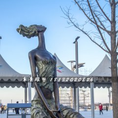 仰望藍(lán)天的少女銅雕，公園景觀雕塑