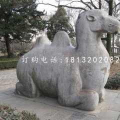 臥著的駱駝雕塑，公園動(dòng)物石雕