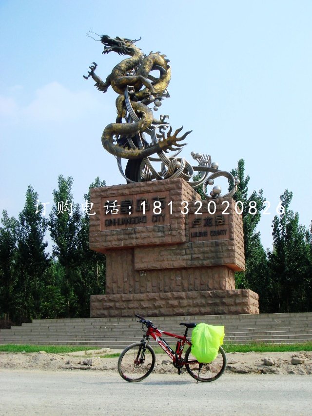 不銹鋼蛟龍出海，城市景觀雕塑