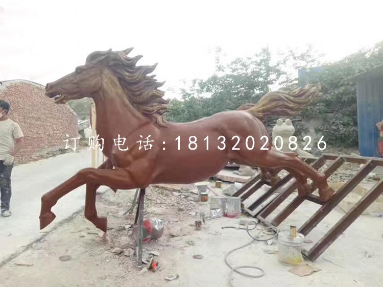 奔跑的馬雕塑，玻璃鋼動物雕塑.jpg